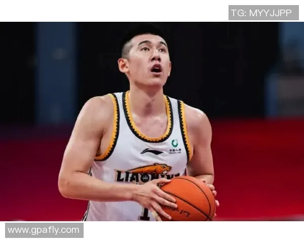 付豪内线强攻展现霸气风范助力球队逆转胜利的精彩瞬间 付豪内线强攻展现霸气风范助力球队逆转胜利的精彩瞬间