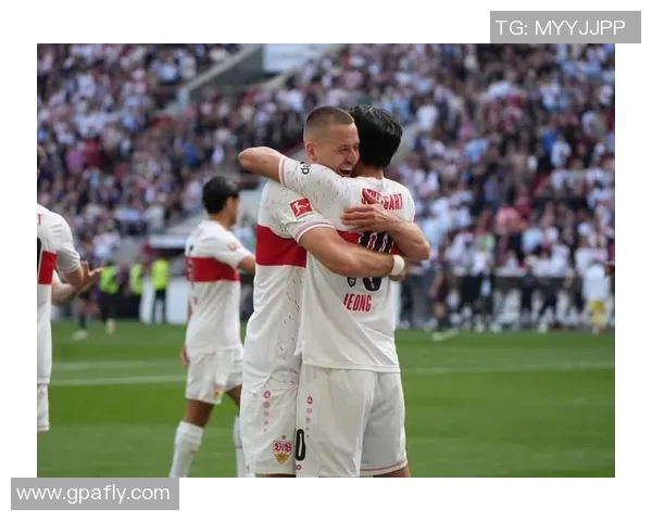 拜仁慕尼黑主场胜斯图加特,提前三轮封王德甲! 拜仁慕尼黑主场胜斯图加特,提前三轮封王德甲!