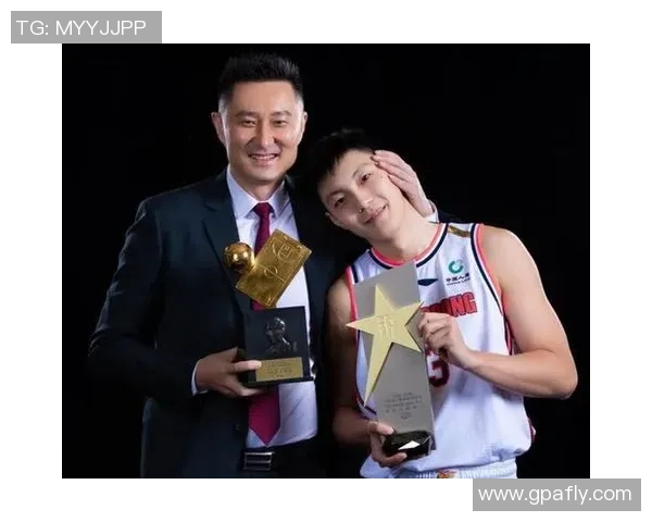 李昊长传助力球队逆转胜利展现出色传球技巧与战术意识