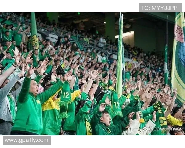 国安战天海,激烈比赛庆祝联赛开幕,球迷热情助威助阵! 国安战天海,激烈比赛庆祝联赛开幕,球迷热情助威助阵!